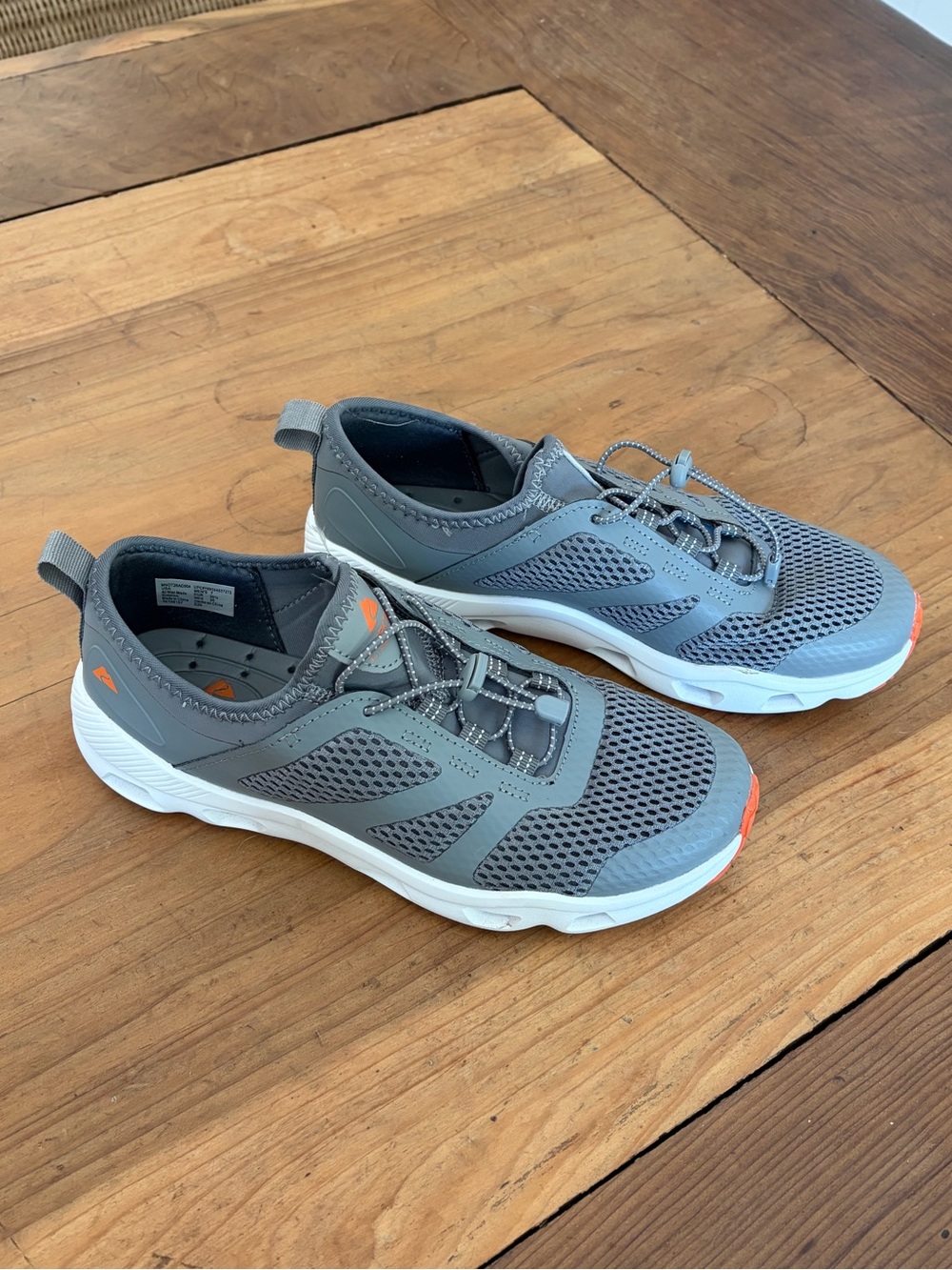 WALKING SHOES